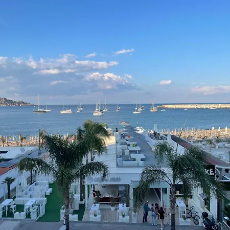 La Finestra Sul Mare Modern Apartment Giardini-Naxos Exterior foto